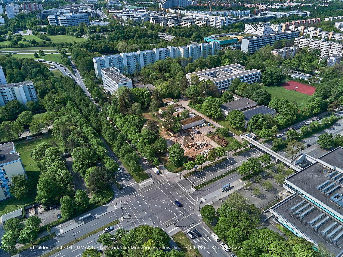 14.05.2022 - Luftbilder von der Baustelle Haus für Kinder in Neuperlach